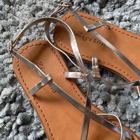 Silver metallic Roman sandals sz 6.5 - Picture 2 of 5